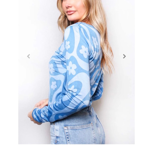 2/$20 Abstract trend knits women’s top - Picture 4 of 11